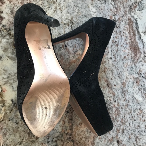 BCBG Generation perforated suede leather Pumps - Picture 3 of 4